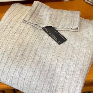 Men’s Banana Republic Italian Merino Wool Blend Long Sleeve Sweater